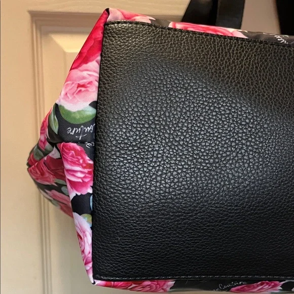 EUC Juicy Couture Sport Yourself overnight weekender duffle bag blk with roses - Picture 4 of 16